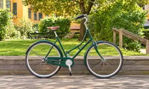 Klassisk letvægts bycykel med Brooks-sadel